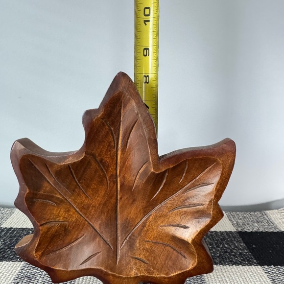🆕 Decorative Wooden Leaf Dish 🍁 - Picture 2 of 3